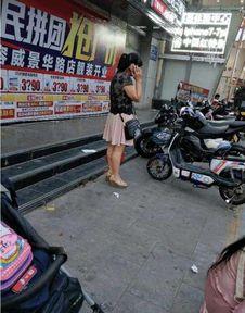 大妈骑车爆料视频播放,揭秘街头奇闻轶事 第1张 大妈骑车爆料视频播放,揭秘街头奇闻轶事 第1张